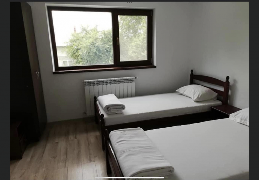 1C8FE43A-63B0-46E5-9663-C6FE842016AB